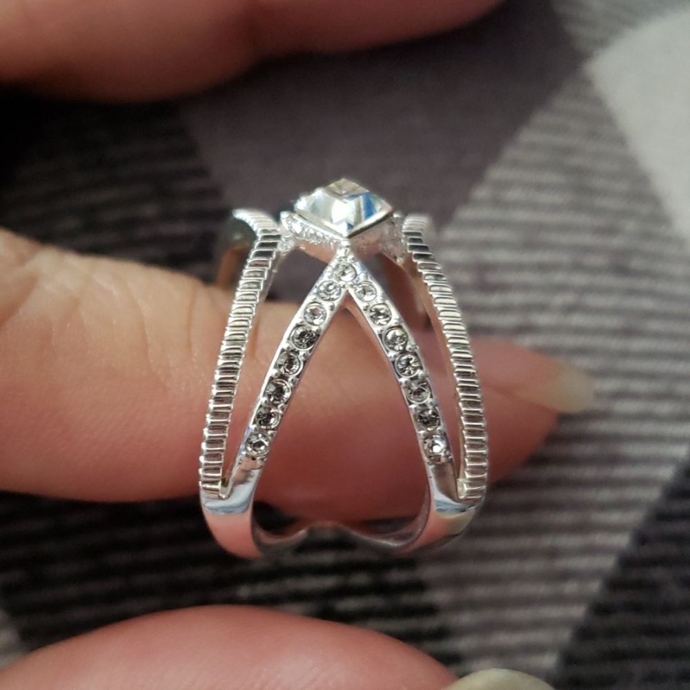 Silver ring - Picture 2 of 3